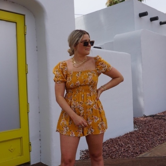 Flynn Skye Justine Square Neckline Mustard Springs Floral Crepe Romper Size M - Picture 2 of 16